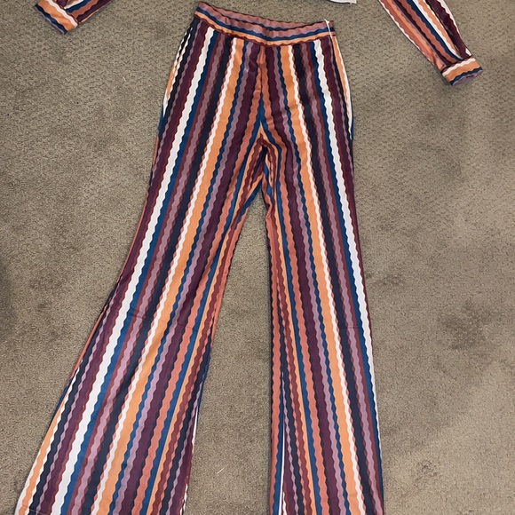 two piece set - Picture 5 of 5